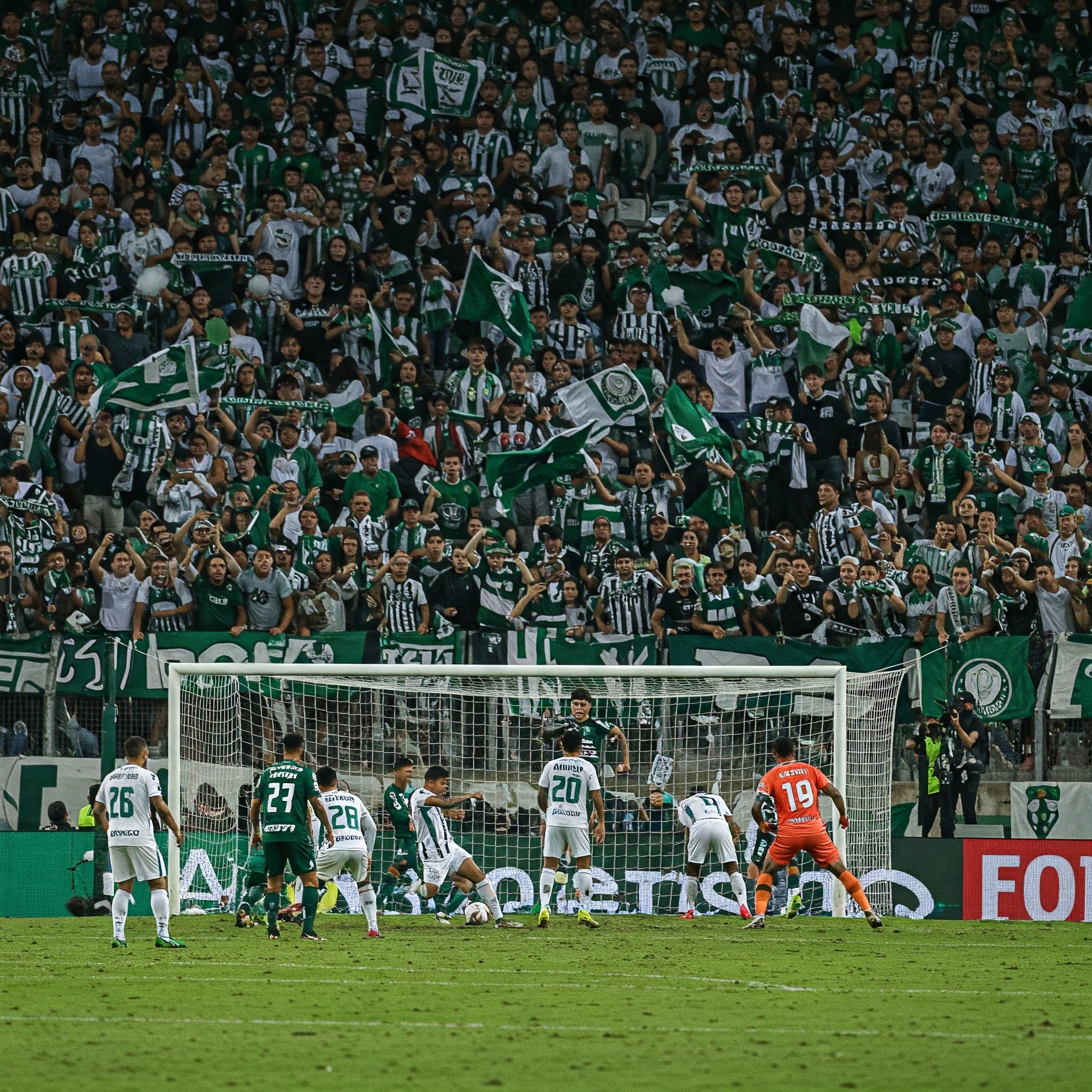 O Centenário do Clássico: Um emocionante Palmeiras x Corinthians com muitos gols.