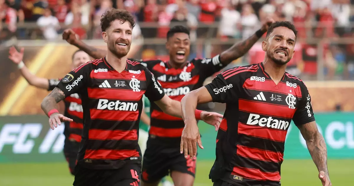 Jogador do Flamengo em lance de jogo
