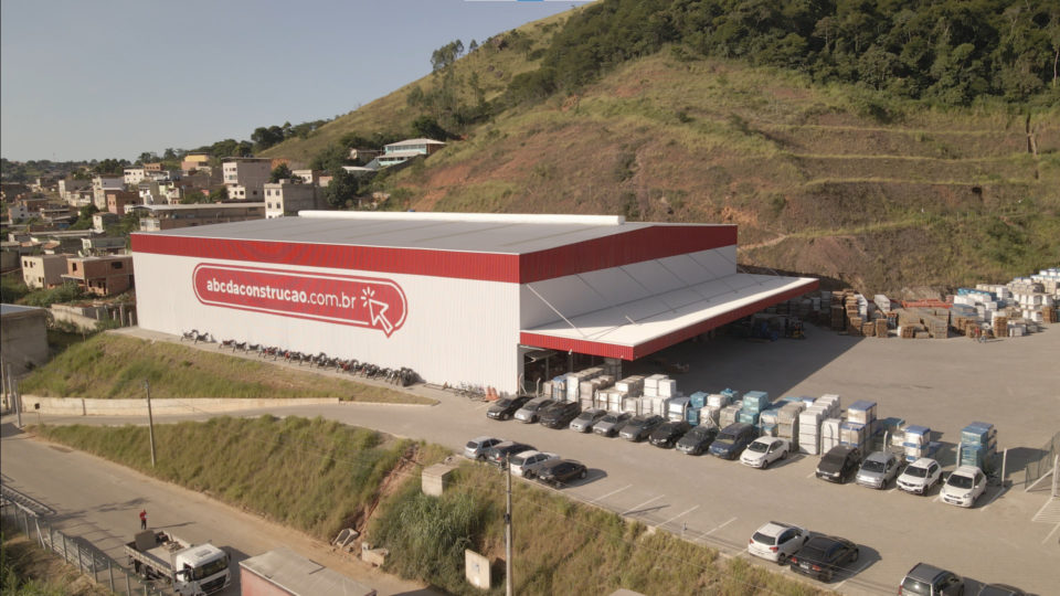 Segundo caminhão da operação logística da ABC da Construção